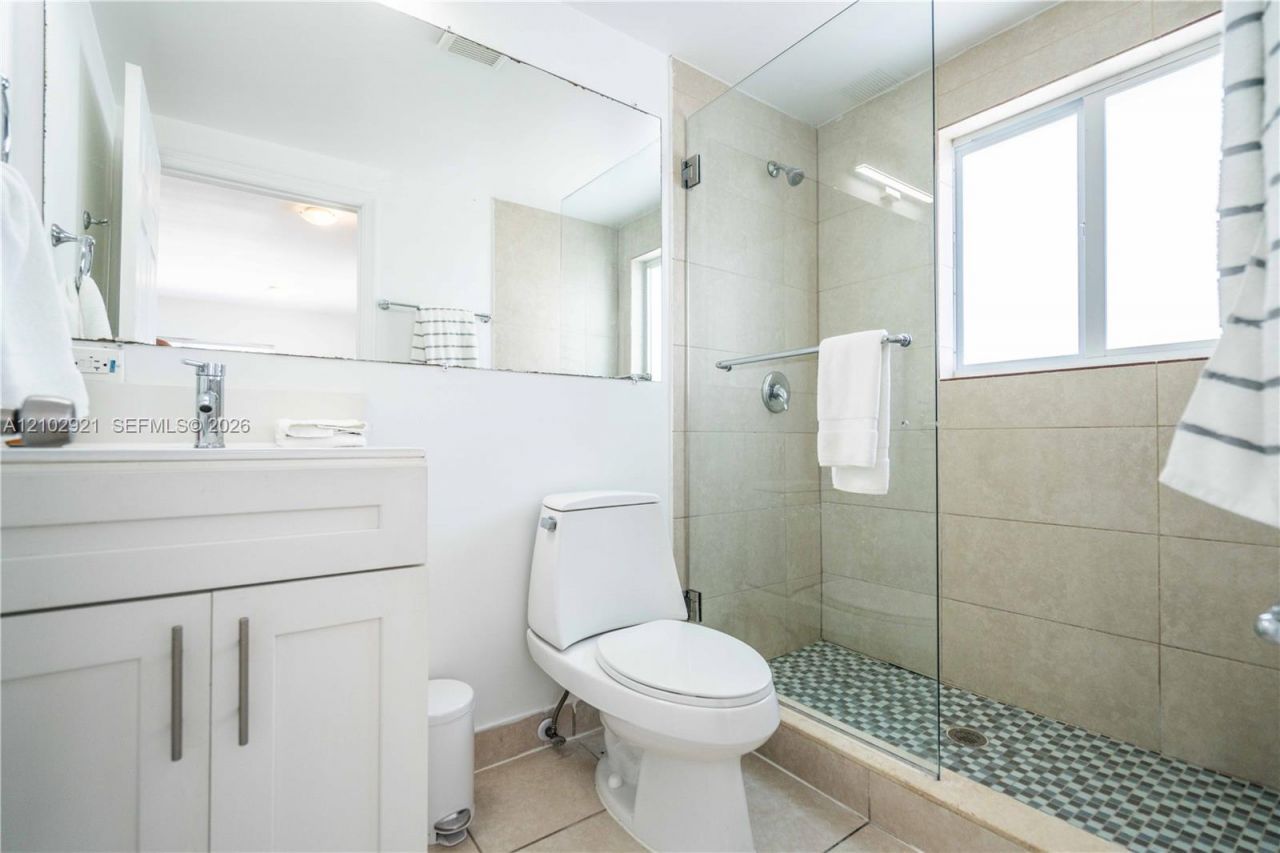 6971 Carlyle Ave , Unit 204, Miami Beach, FL 33141 Photo