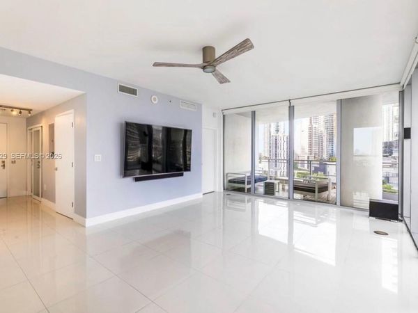 90 SW 3rd St , Unit 1613, Miami, FL 33130