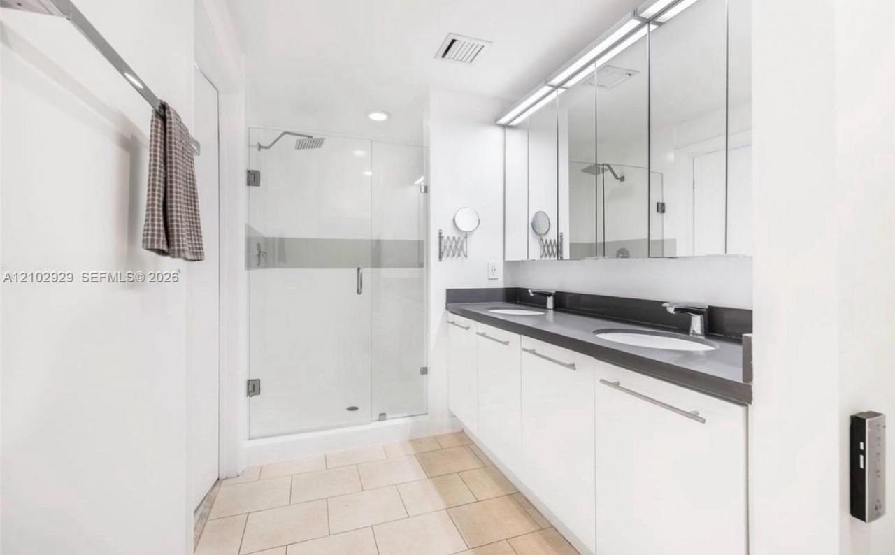 90 SW 3rd St , Unit 1613, Miami, FL 33130 Photo