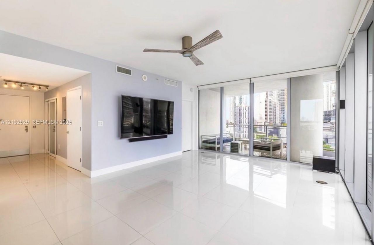 90 SW 3rd St , Unit 1613, Miami, FL 33130 Photo