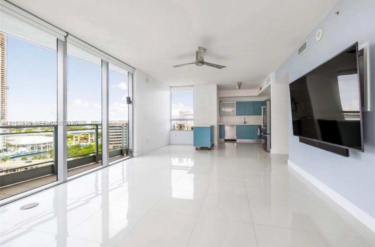 90 SW 3rd St , Unit 1613, Miami, FL 33130 Photo