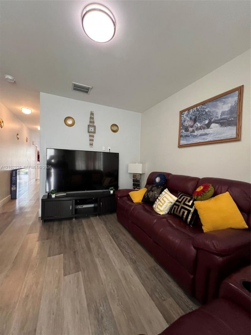 801 E 28th St , Unit 801, Hialeah, FL 33013 Photo