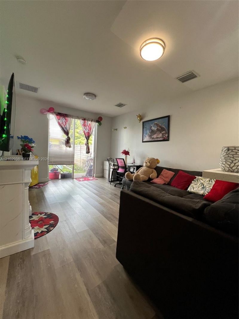 801 E 28th St , Unit 801, Hialeah, FL 33013 Photo