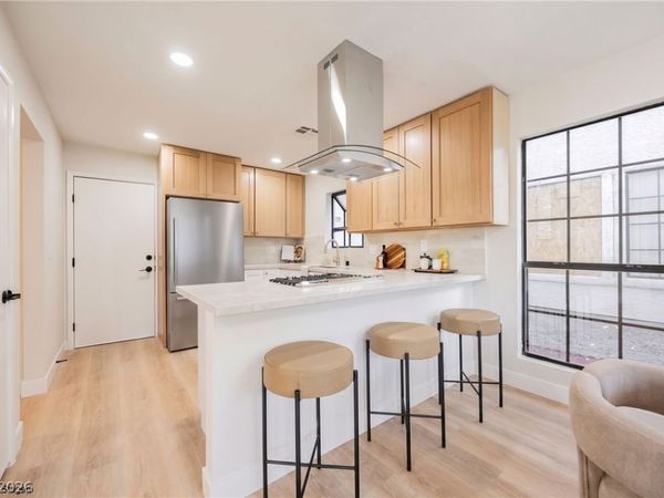 4877 Fiesta Lakes Street , Las Vegas, NV 89130