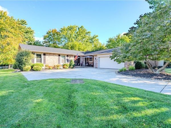 17096 Hawks Lookout Lane , Strongsville, OH 44136