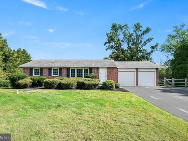 23 S HUNTING HILLS DRIVE, LANDENBERG, PA 19350