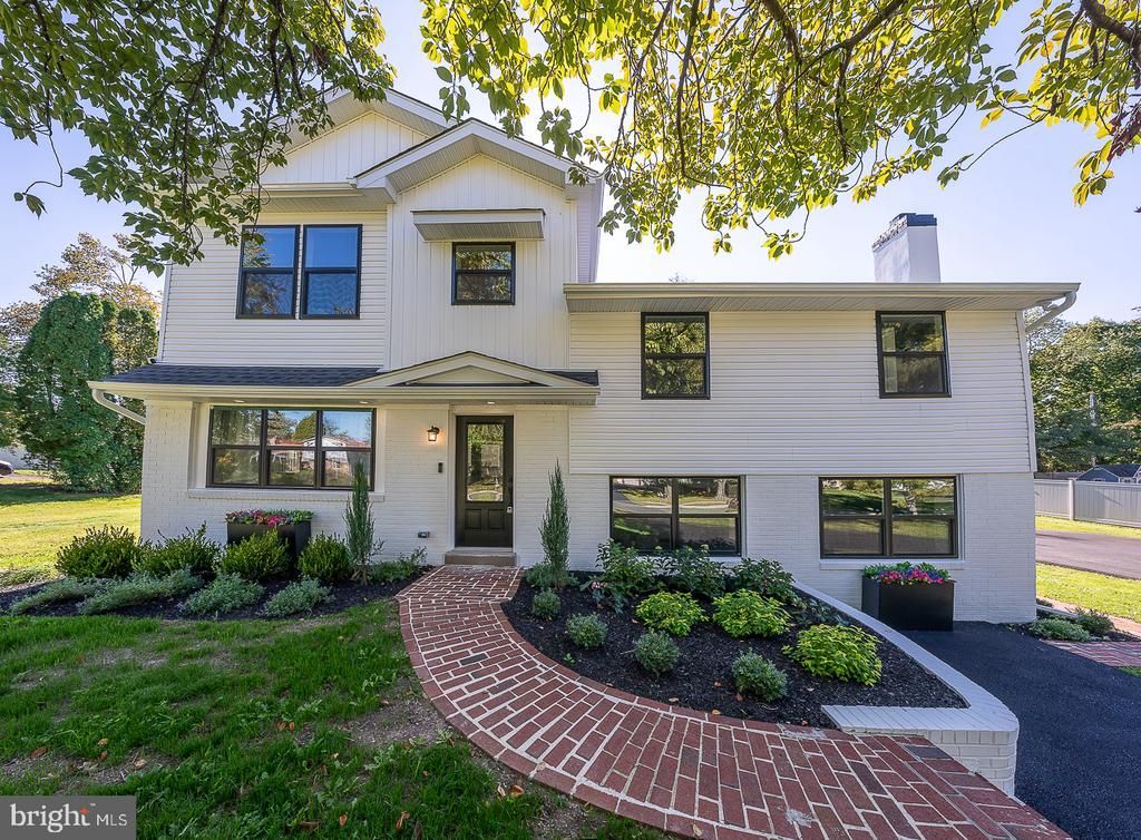 942 SURREY DRIVE , BLUE BELL, PA 19422