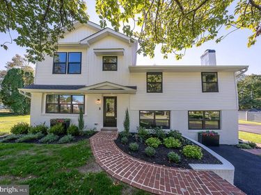 942 SURREY DRIVE, BLUE BELL, PA 19422