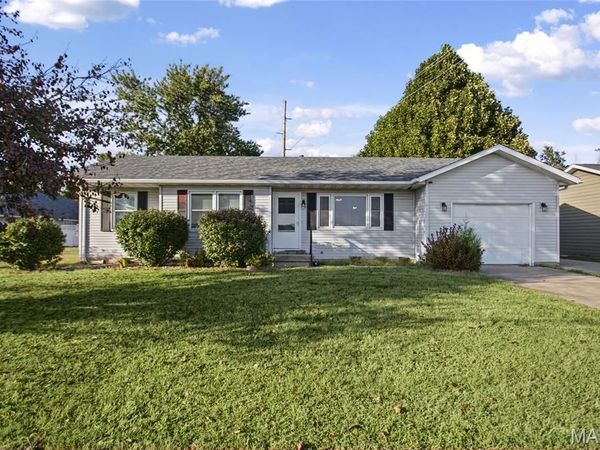 121 Essex Street , Jerseyville, IL 62052