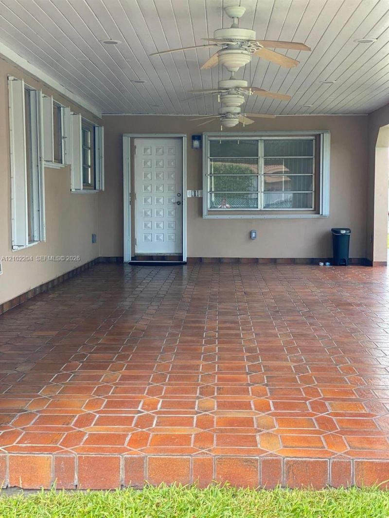 467 W 43rd Pl , Hialeah, FL 33012 Photo