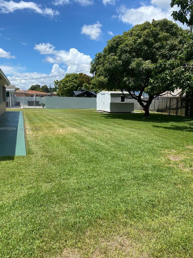 467 W 43rd Pl , Hialeah, FL 33012 Photo