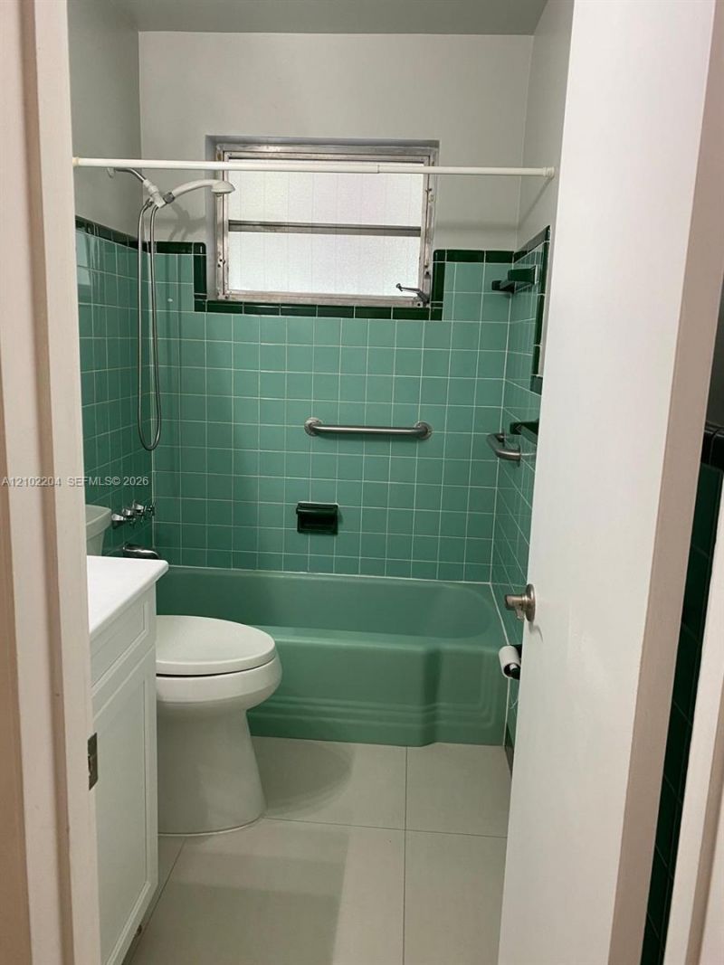 467 W 43rd Pl , Hialeah, FL 33012 Photo