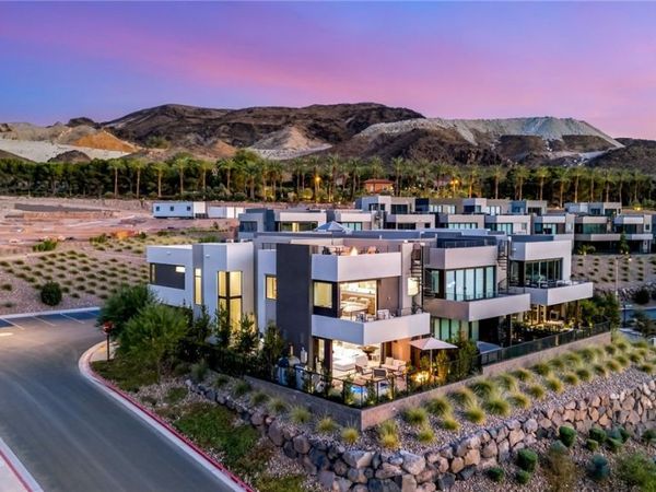 18 Heron Harbour Drive , Henderson, NV 89011