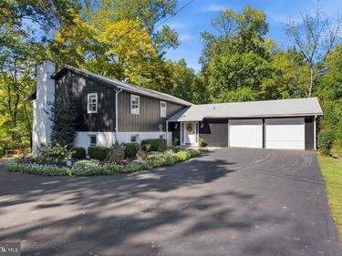 4822 PERKIOMEN CREEK ROAD, SCHWENKSVILLE, PA 19473