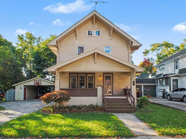 208 Walnut Street, Alma, MI 48801