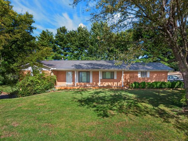 1104 Fairview Drive, Dandridge, TN 37725