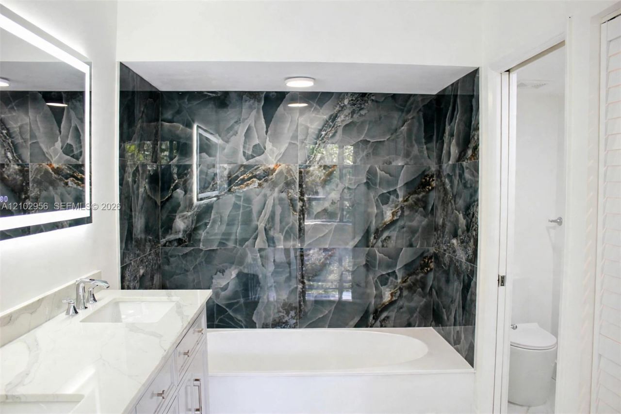 19101 NE 36th Ct , Unit 302, Aventura, FL 33180 Photo