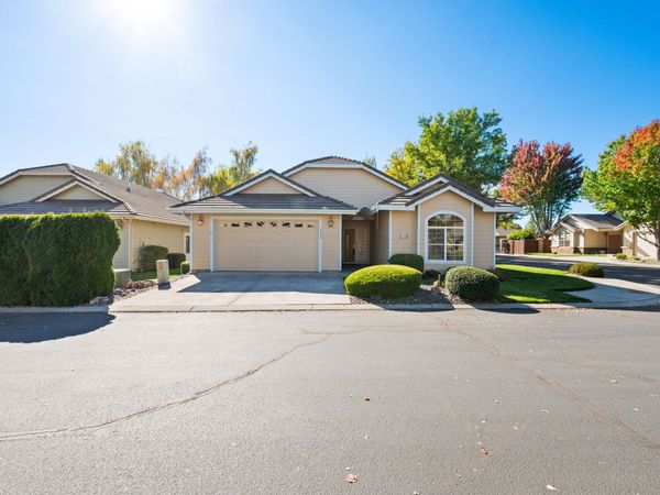 1834 NW Nickernut Place, Redmond, OR 97756