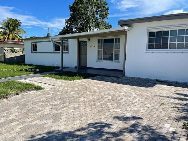 1030 NE 214th St , Miami, FL 33179