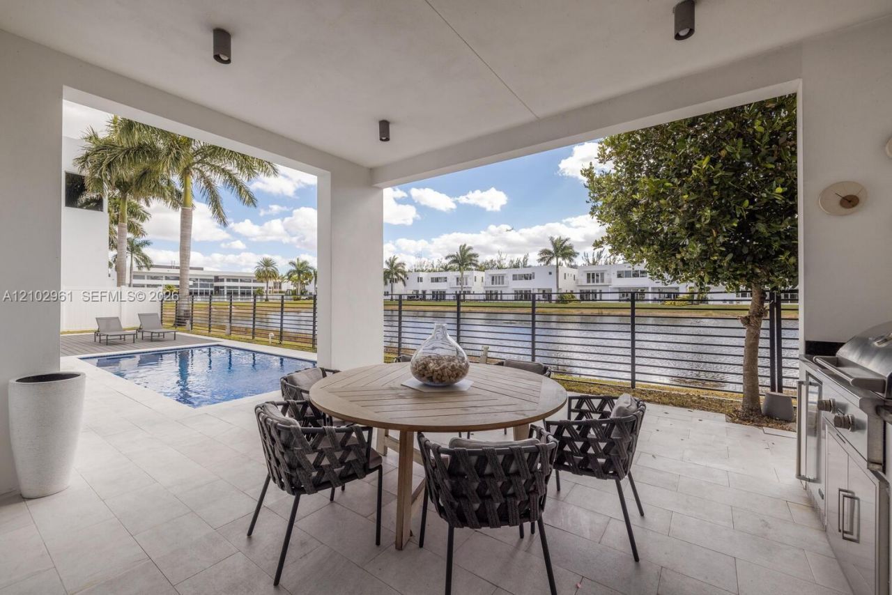 10250 NW 75th Ter , Doral, FL 33178 Photo