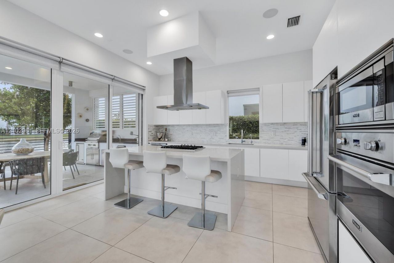 10250 NW 75th Ter , Doral, FL 33178 Photo
