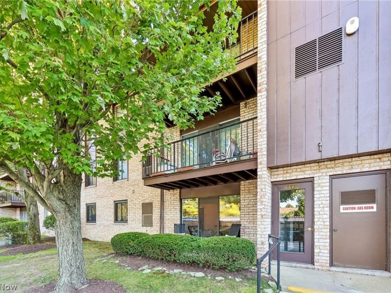 16410 Heather Lane, Unit F103, Middleburg Heights, OH 44130 Photo 2