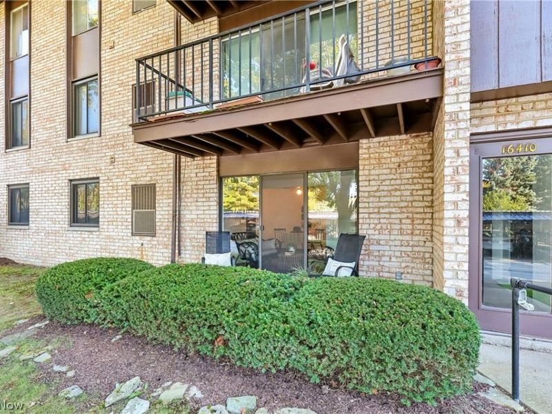 16410 Heather Lane, Unit F103, Middleburg Heights, OH 44130 Photo 3