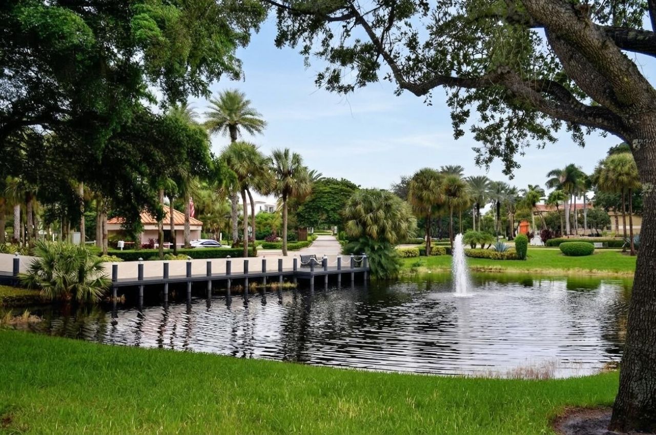 5900 Camino Del Sol, Unit 302, Boca Raton, FL 33433 Photo