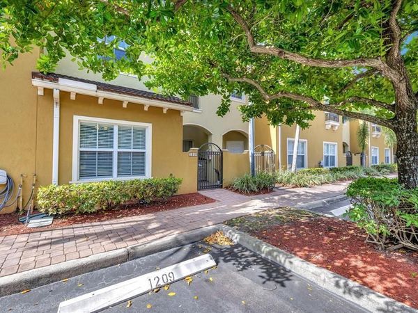 2851 W PROSPECT Road, Unit 1209, Tamarac, FL 33309
