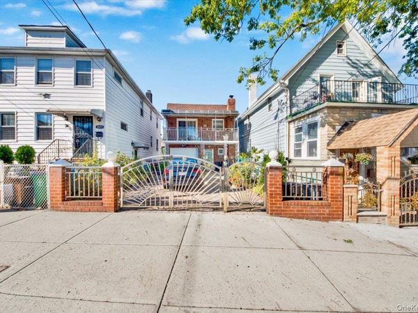 2877 Waterbury Avenue , Bronx, NY 10461