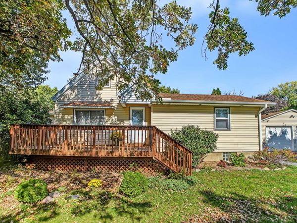 7918 Stillwater Boulevard N, Oakdale, MN 55128