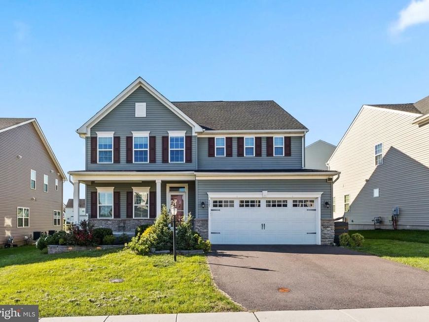523 Spring Manor Boulevard, Gilbertsville, PA 19525 Main Photo
