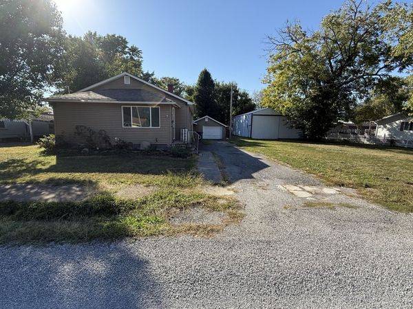905 Glendale Street , Benton, IL 62812