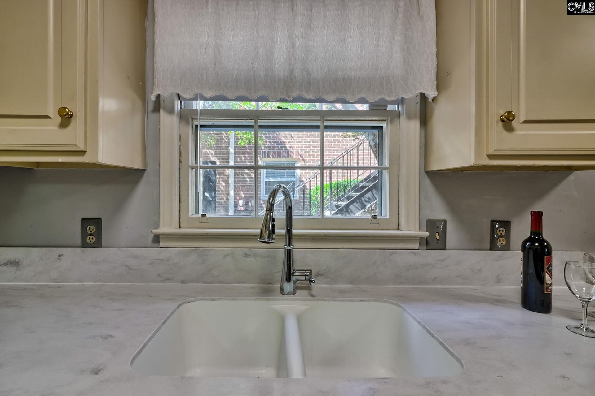 5516 Lakeshore Drive  Photo 10