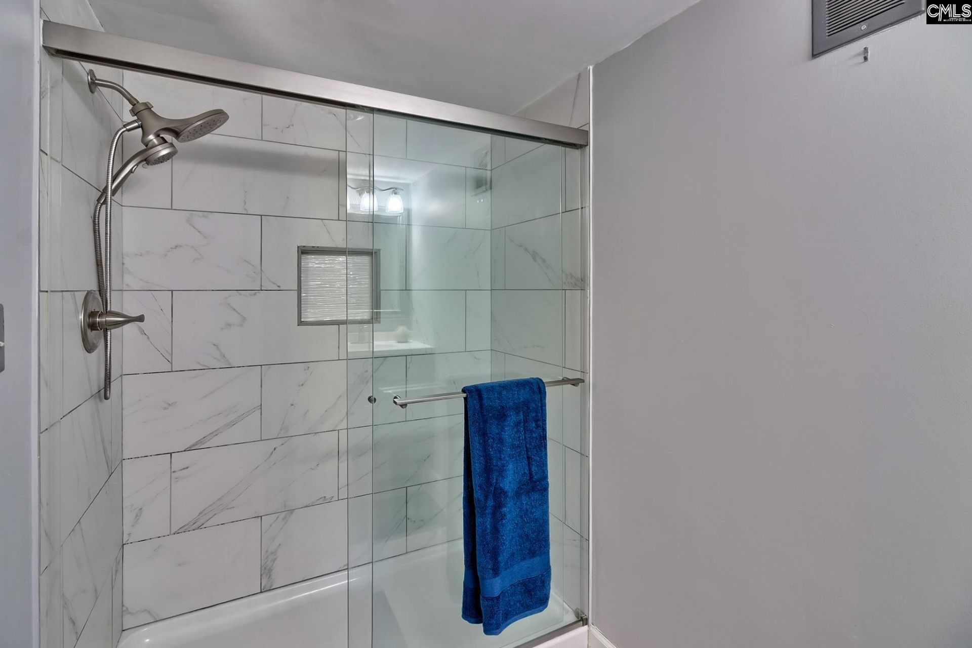 5516 Lakeshore Drive  Photo 16