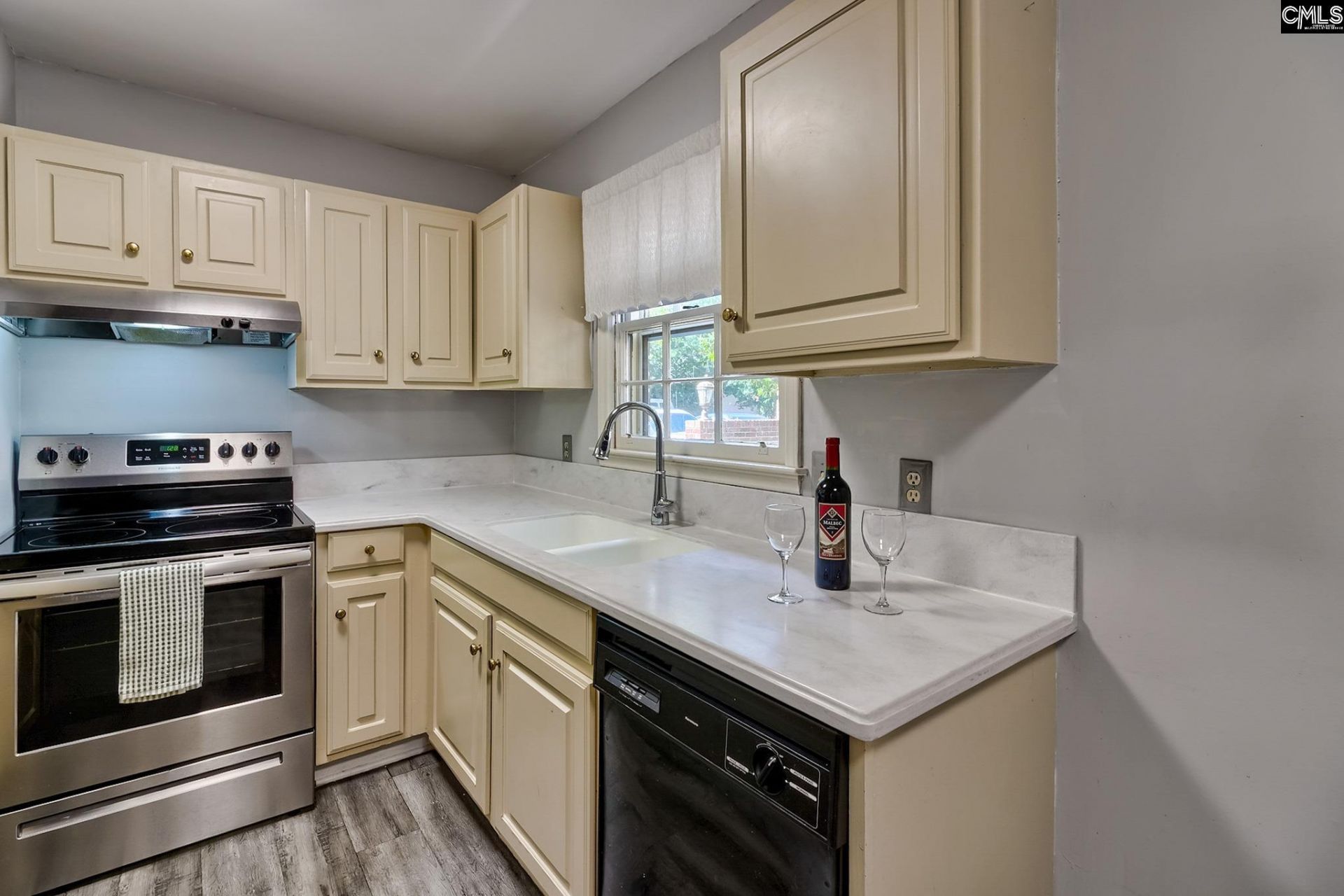5516 Lakeshore Drive  Photo 9