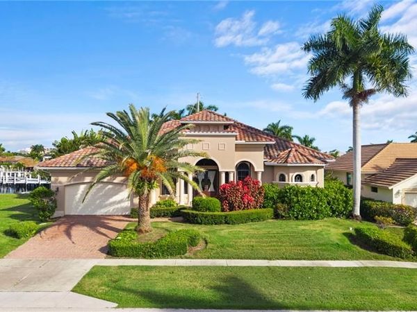 879 Banyan CT , MARCO ISLAND, FL 34145