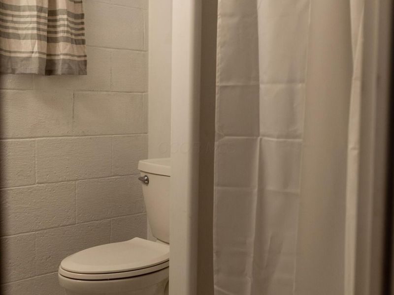 1631 Roxbury Road, Unit B3, Marble Cliff, OH 43212 Photo 18
