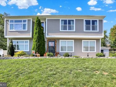 82 NANTUCKET DRIVE, READING, PA 19605
