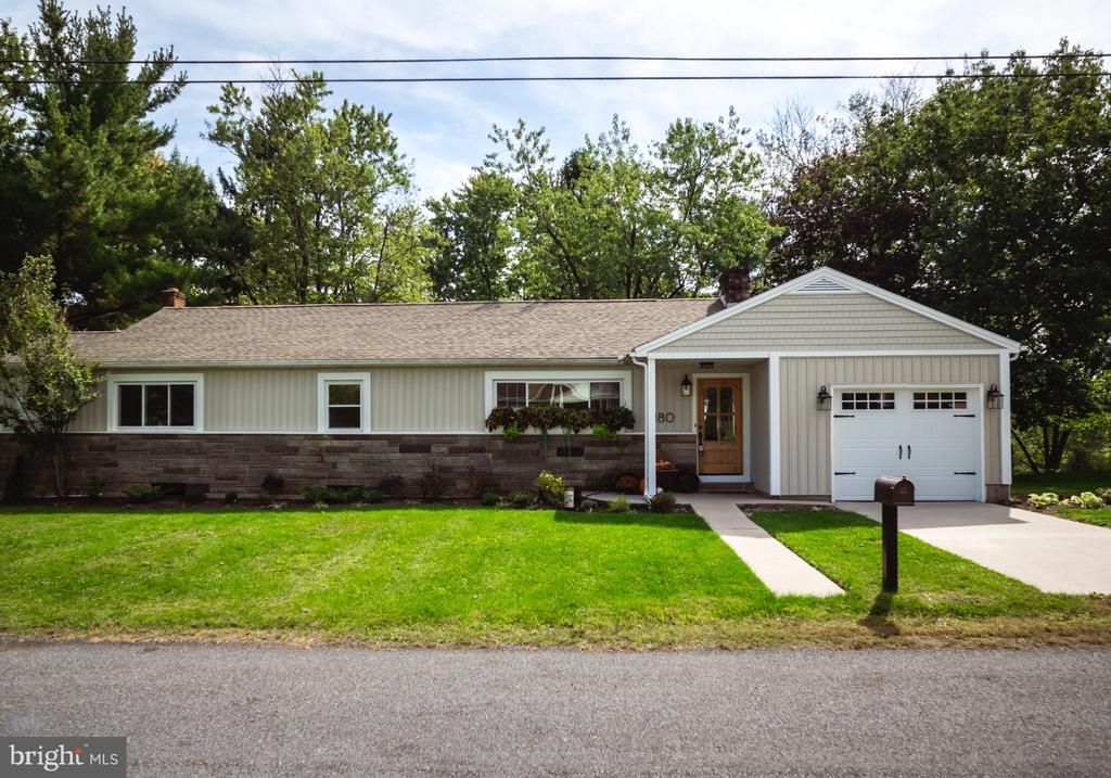 180 W CAREN DRIVE , GRANTVILLE, PA 17028