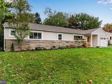 180 W CAREN DRIVE, GRANTVILLE, PA 17028