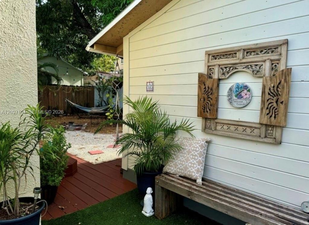 170 NW 18th Ct , Miami, FL 33125 Photo