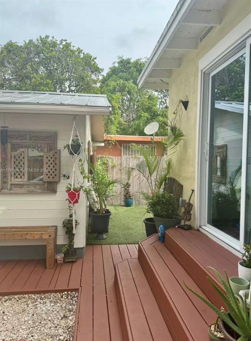 170 NW 18th Ct , Miami, FL 33125 Photo