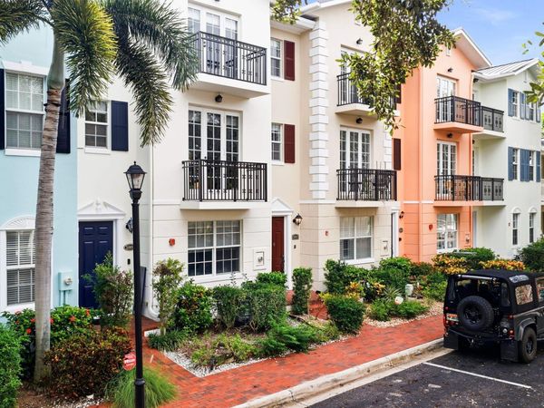 1009 W Heritage Club Circle, Delray Beach, FL 33483