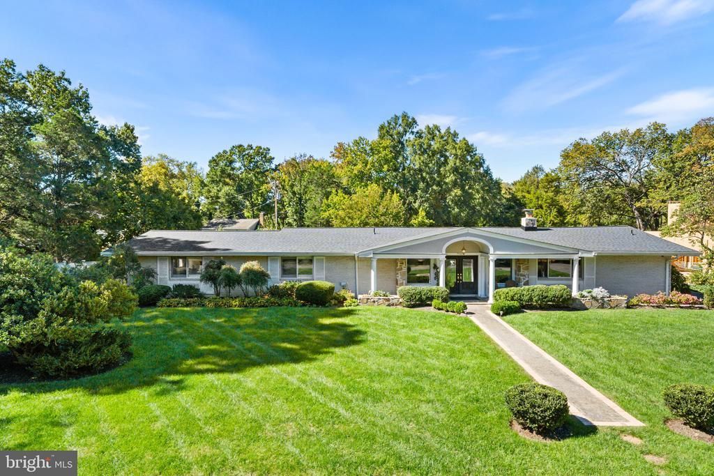 7910 W Boulevard Drive, Alexandria, VA 22308 Main Photo