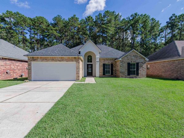 25960 Bronzewood St, Denham Springs, LA 70726