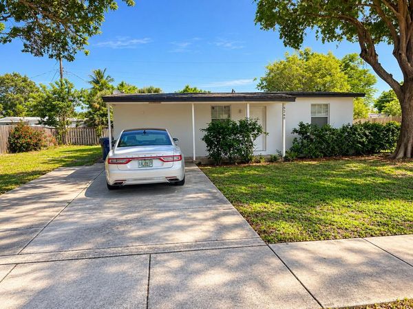 5260 NE 16TH Avenue, Pompano Beach, FL 33064