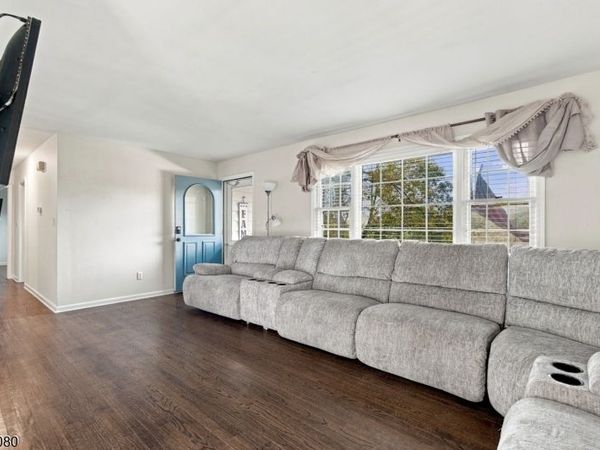 23 Elizabeth Ave, Stanhope, NJ 07874