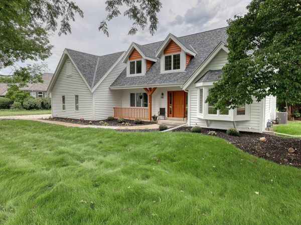8424 S 68th St, Franklin, WI 53132