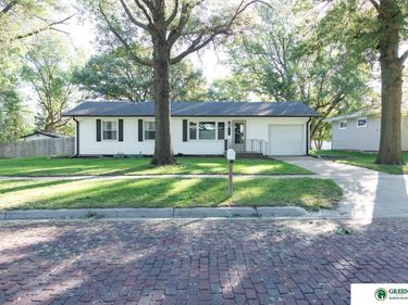 901 S Hutchins Avenue, York, NE 68467